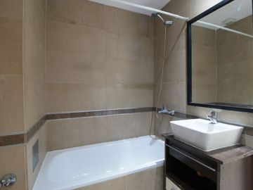VENTA DEPTO 2 AMB COCHERA BALCON AMENITIES URQUIZA