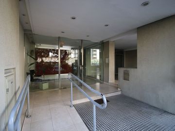 VENTA DEPTO 2 AMB COCHERA BALCON AMENITIES URQUIZA