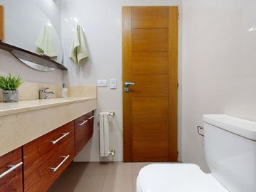 VENTA DEPTO 4 AMB CON COCHERA AVELLANEDA CENTRO