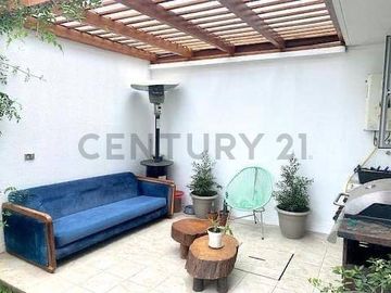 Se vende casa de 4 dormitorios con patio en Tumbaco