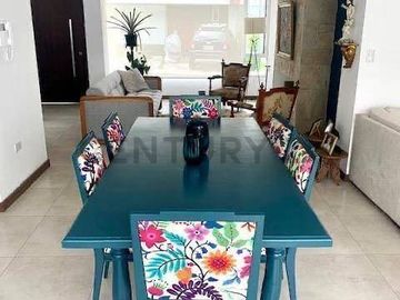 Se vende casa de 4 dormitorios con patio en Tumbaco