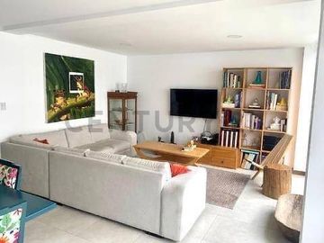 Se vende casa de 4 dormitorios con patio en Tumbaco