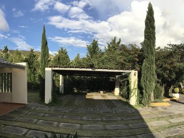 Venta Casa de campo y piscina, cerca a Guayllabamba