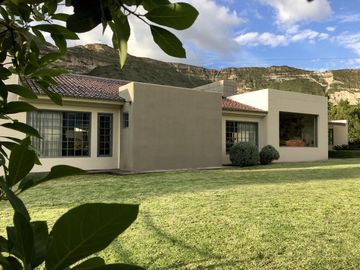 Venta Casa de campo y piscina, cerca a Guayllabamba
