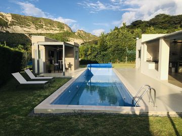 Venta Casa de campo y piscina, cerca a Guayllabamba