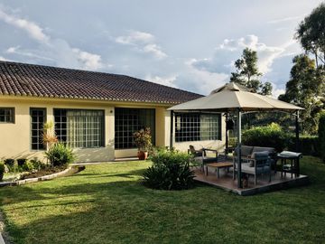 Venta Casa de campo y piscina, cerca a Guayllabamba