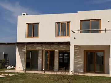 VENTA DE CASA EN Campana
