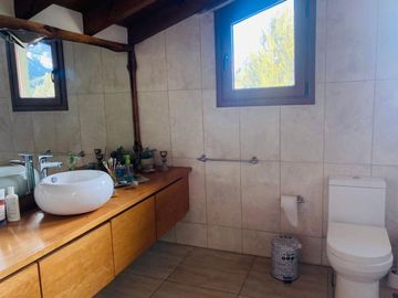 RE/MAX vende casa de 5 ambientes en Meliquina