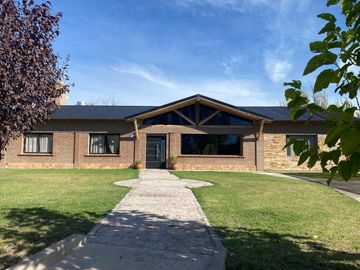 Chalet en venta de 4 dormitorios c/ cochera en Rama Caída