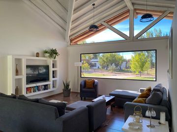 Chalet en venta de 4 dormitorios c/ cochera en Rama Caída