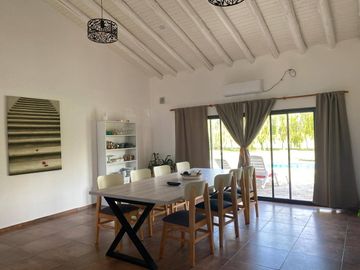 Chalet en venta de 4 dormitorios c/ cochera en Rama Caída