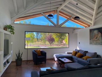 Chalet en venta de 4 dormitorios c/ cochera en Rama Caída