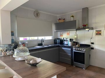 Chalet en venta de 4 dormitorios c/ cochera en Rama Caída