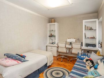 Venta departamento tipo piso cochera fija Seg 24 h