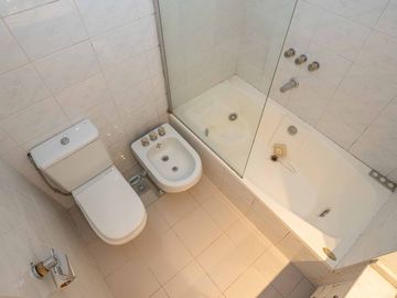 Venta departamento tipo piso cochera fija Seg 24 h
