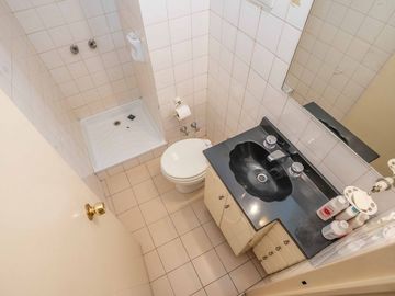 Venta departamento tipo piso cochera fija Seg 24 h
