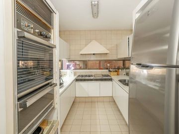Venta departamento tipo piso cochera fija Seg 24 h