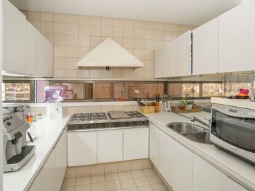 Venta departamento tipo piso cochera fija Seg 24 h