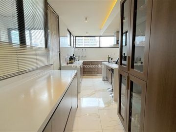 Departamento en Venta en El Golf Isidora Goyenechea | Departamento venta 2D3B todo remodelado Gran vista y ubicacion privilegiada | Las Condes
