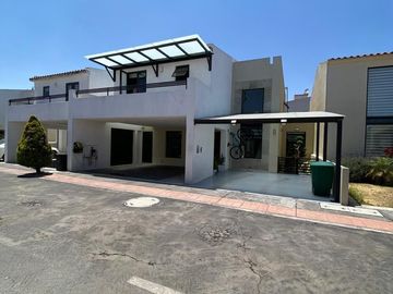 CASA EN VENTA EN METEPEC, EN EL CASTAÑO CON TERRAZA