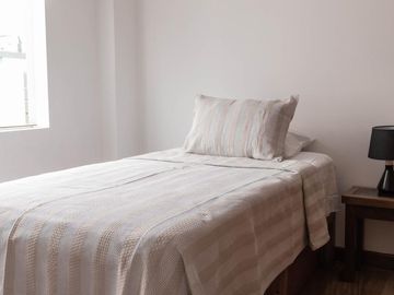 SE ALQUILA DEPARTAMENTO AMOBLADO FRENTE A PARQUE BADEN POWELL