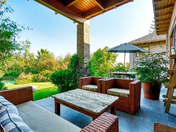 Moderna casa El Huinganal