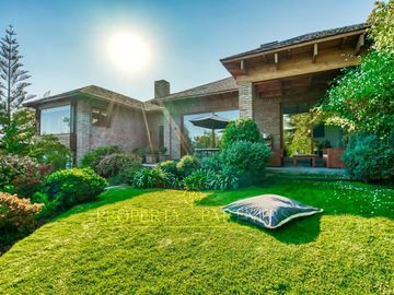Moderna casa El Huinganal