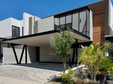 Casa en venta en Querétaro. Fraccionamiento Altozano.
