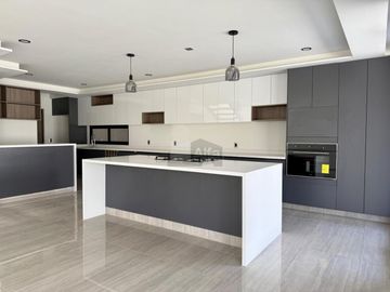 Casa en venta en Querétaro. Fraccionamiento Altozano.