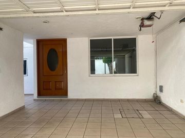 Venta de Casa a pie de Calle