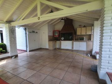 Casaquinta en Venta -