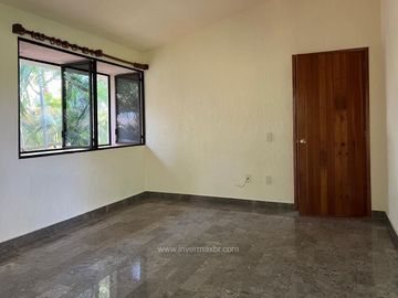 Residencia en Colima, en exclusivo condominio - Amplios espacios