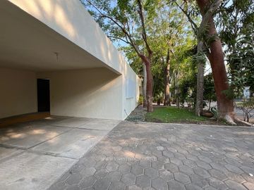 Residencia en Colima, en exclusivo condominio - Amplios espacios