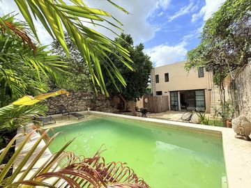 BELLA CASA EN VENTA UBICADA EN EL CENTRO DE MÉRIDA, SAN JUAN.
