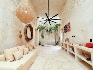 BELLA CASA EN VENTA UBICADA EN EL CENTRO DE MÉRIDA, SAN JUAN.
