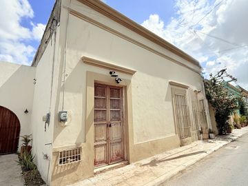 BELLA CASA EN VENTA UBICADA EN EL CENTRO DE MÉRIDA, SAN JUAN.