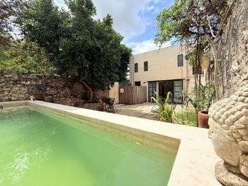 BELLA CASA EN VENTA UBICADA EN EL CENTRO DE MÉRIDA, SAN JUAN.