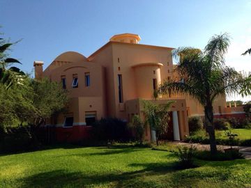EL BOSQUE CASA EN VENTA  5 DORMITORIOS