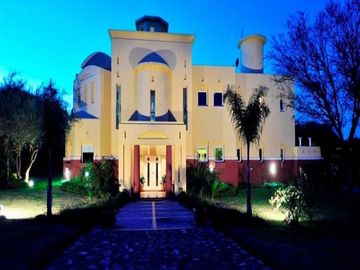 EL BOSQUE CASA EN VENTA  5 DORMITORIOS