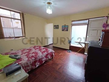 VENTA DE CASA EN LA PERLA CALLAO JUNTO AL PARQUE