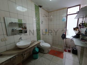 VENTA DE CASA EN LA PERLA CALLAO JUNTO AL PARQUE