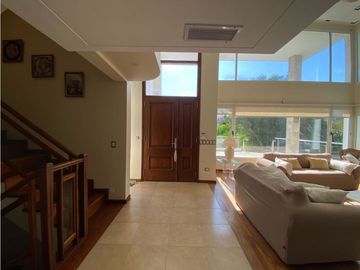 CASA LUXURY EN CARILÓ ALQUILER TEMPORAL A METROS DEL MAR