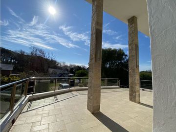 CASA LUXURY EN CARILÓ ALQUILER TEMPORAL A METROS DEL MAR