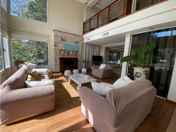 CASA LUXURY EN CARILÓ ALQUILER TEMPORAL A METROS DEL MAR