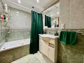 SEMI PISO EN VENTA - AV EMILIO CIVIT - CIUDAD