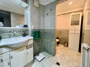 SEMI PISO EN VENTA - AV EMILIO CIVIT - CIUDAD
