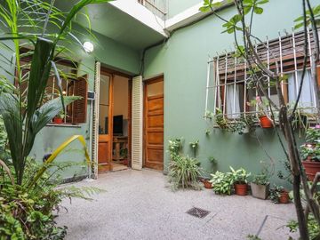 Venta Hermosa Casa Tipo PH 5 ambientes en Almagro