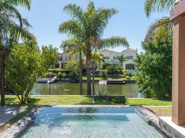 VENTA CASA 7 AMB EN CABOS DEL LAGO - NORDELTA