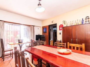 CASA DE 5 AMB. LOTE 8.66 X 42 MTS