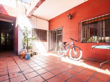 CASA DE 5 AMB. LOTE 8.66 X 42 MTS